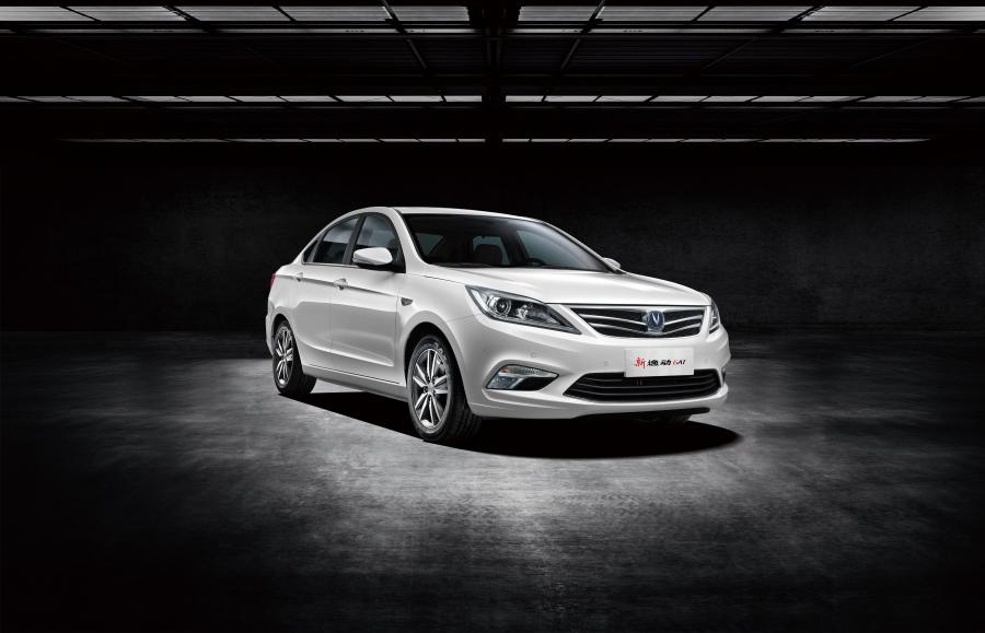  ChangAn Eado 2015 года  (фото 5 из 9)
